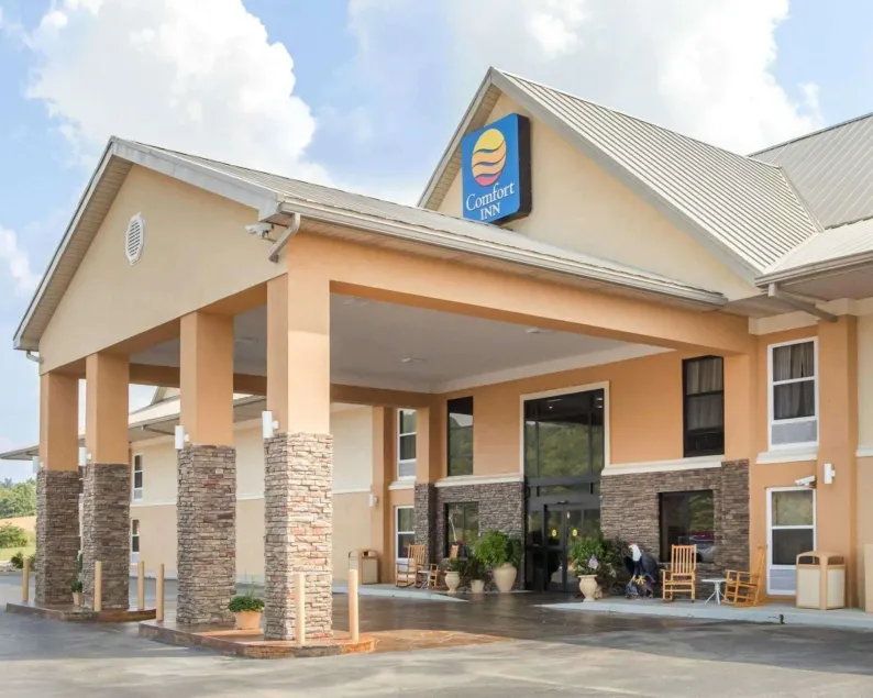Comfort Inn at Royal Blue - Image 1