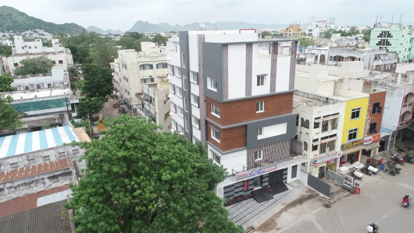 Hotel Sri Ram Grand - Image 1