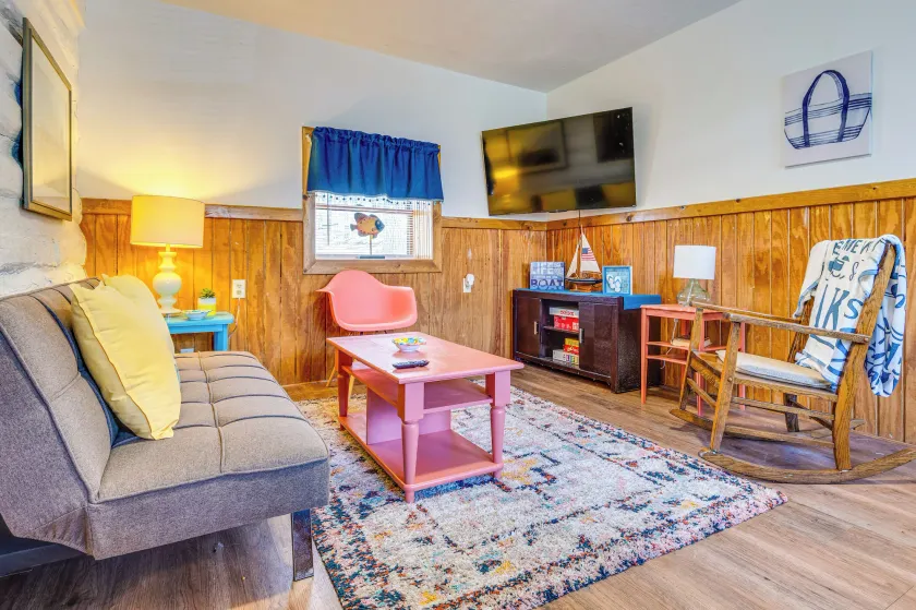 Family Home in Monticello! Water-view Retreat - Image 1