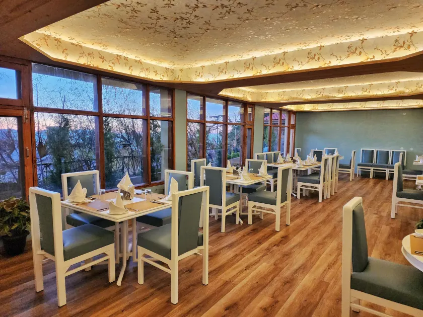 Hotel Pineview Shimla - Image 1
