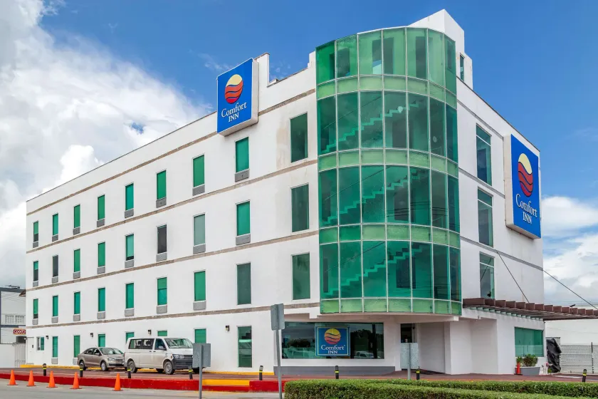 Comfort Inn Cancún Aeropuerto - Image 1