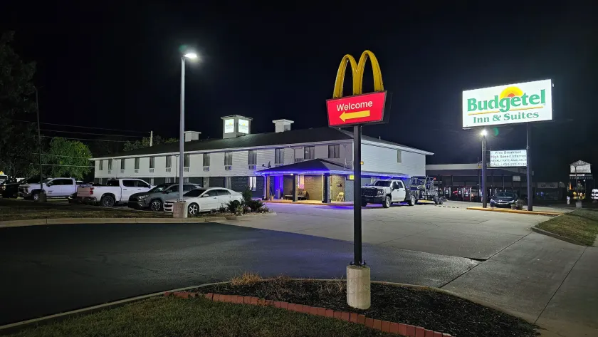 Budgetel inn & Suites - Image 1