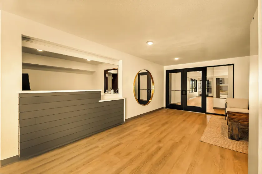 LivAway Suites Phoenix-Surprise - Saguão