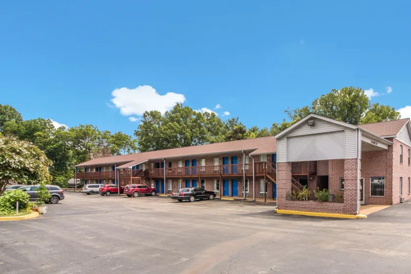Rodeway Inn Bolivar - Image 1