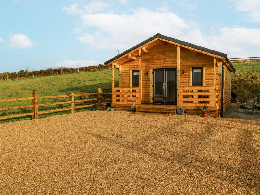 Glenview Log Cabin - Image 1