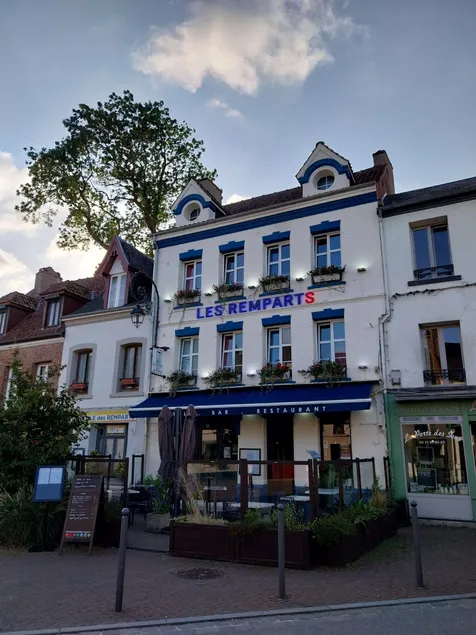 Les Remparts - Image 1