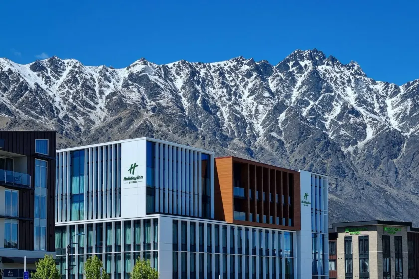 Holiday Inn Queenstown Remarkables Park - Image 1