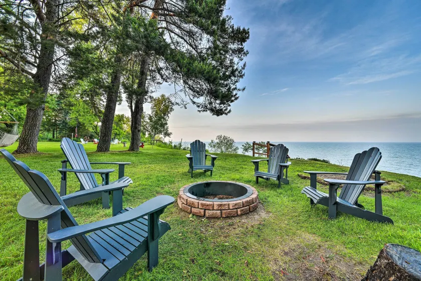 Waterfront Lake Huron Getaway: Private Beach! - Image 1