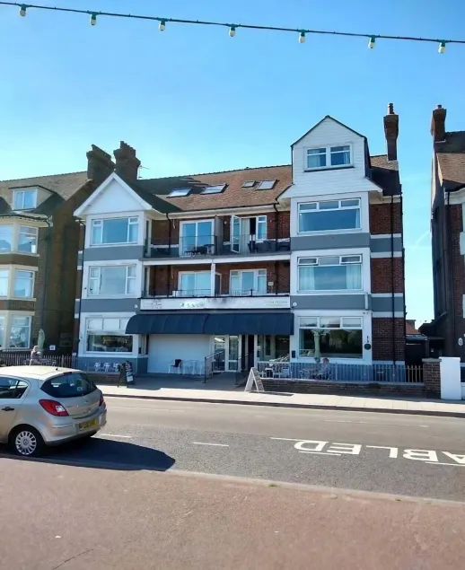 Harbour Flats - Image 1