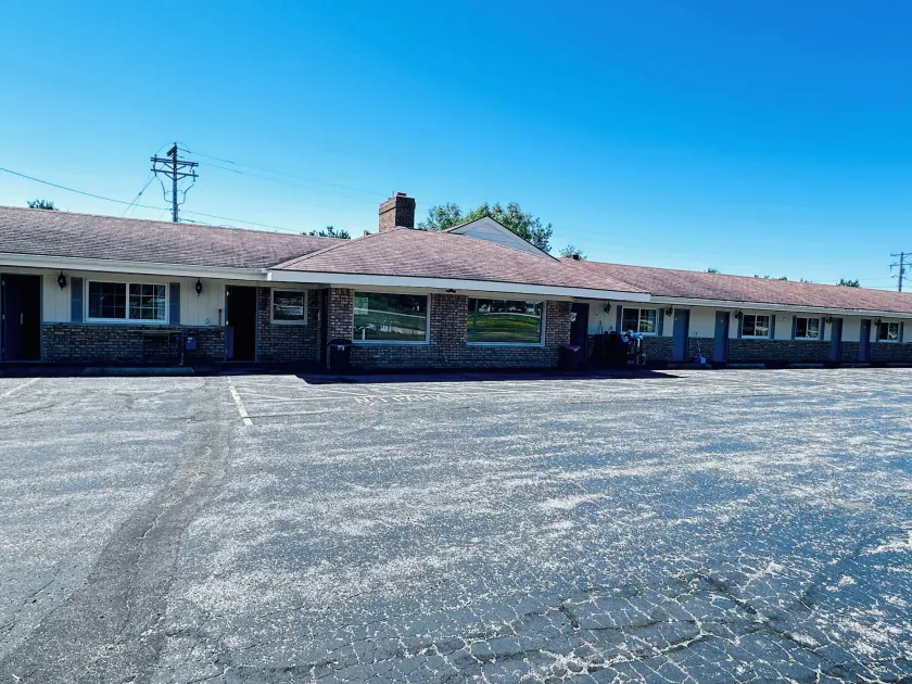 Budget Host Inn Manistique - Image 1
