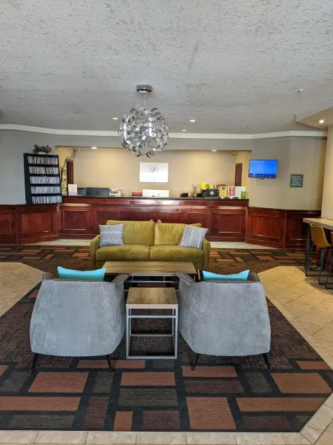 Foxwood Inn & Suites - Eingangsbereich