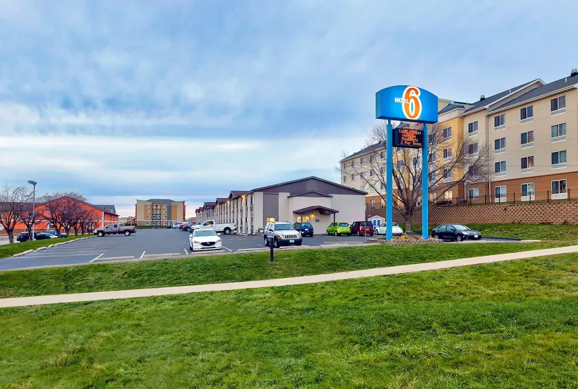 Motel 6-Cedar Rapids, IA - Airport - Image 1