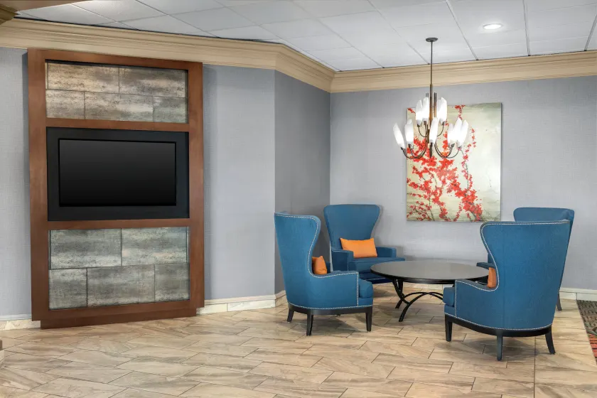 Holiday Inn Wichita East I-35 by IHG - Sittområde i lobbyn