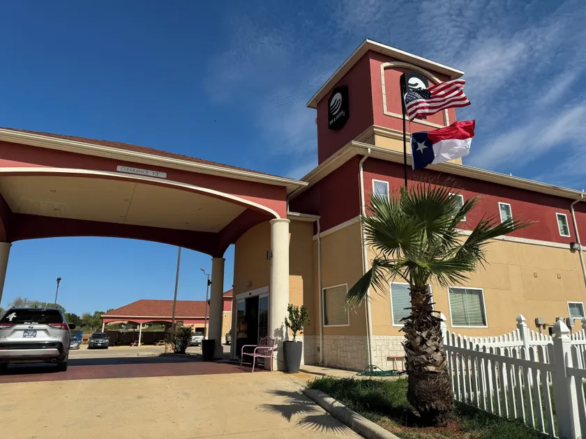 Executive Inn & Suites - Image 1