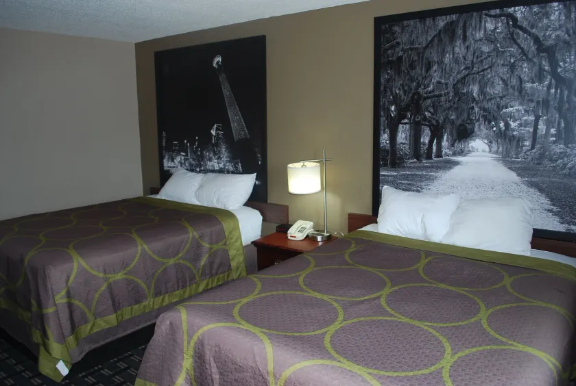 Super 8 by Wyndham Warner Robins - Image 1