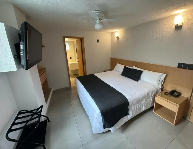 Hotel Emperador centro Guadalajara y Remodelado - Image 1