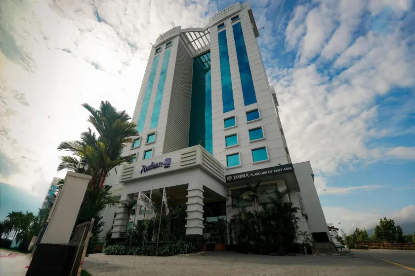 Radisson Blu Kochi - Image 1