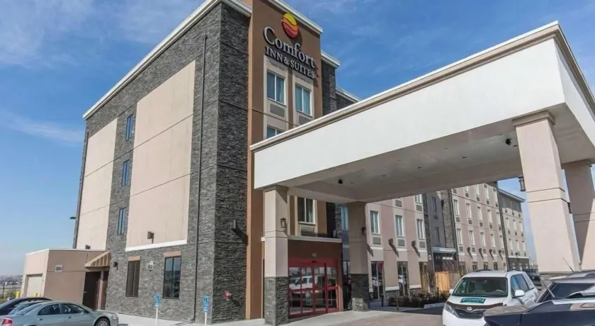 Comfort Inn & Suites Airport North - Image 1