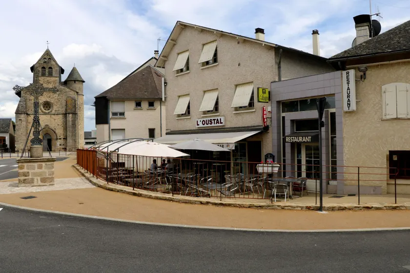 Logis Hôtel Restaurant L'Oustal - Image 1