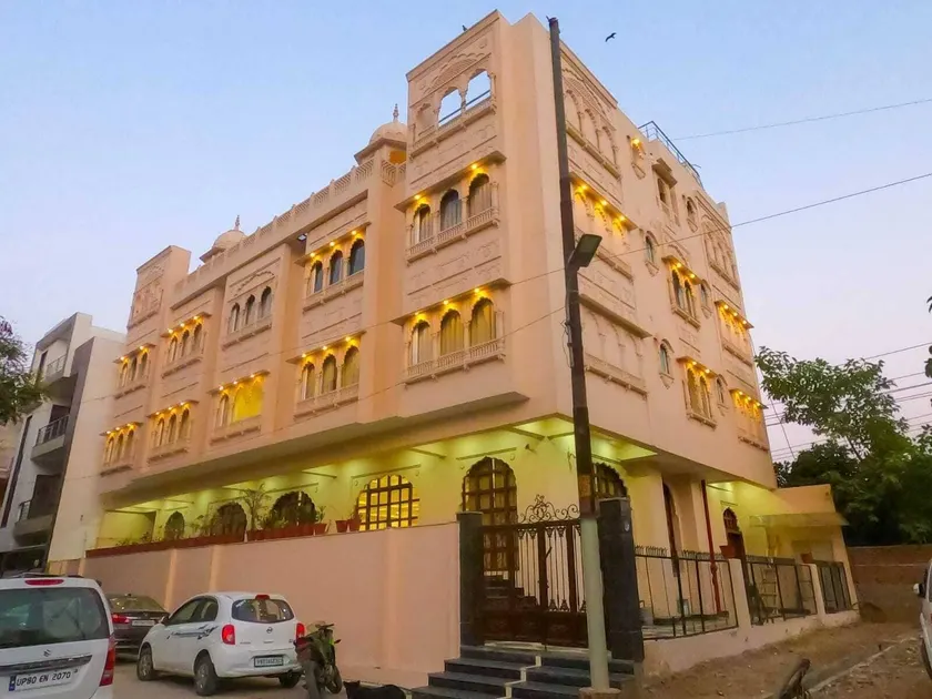 The Taj Vista Agra -walking distance to Taj Mahal - Image 1