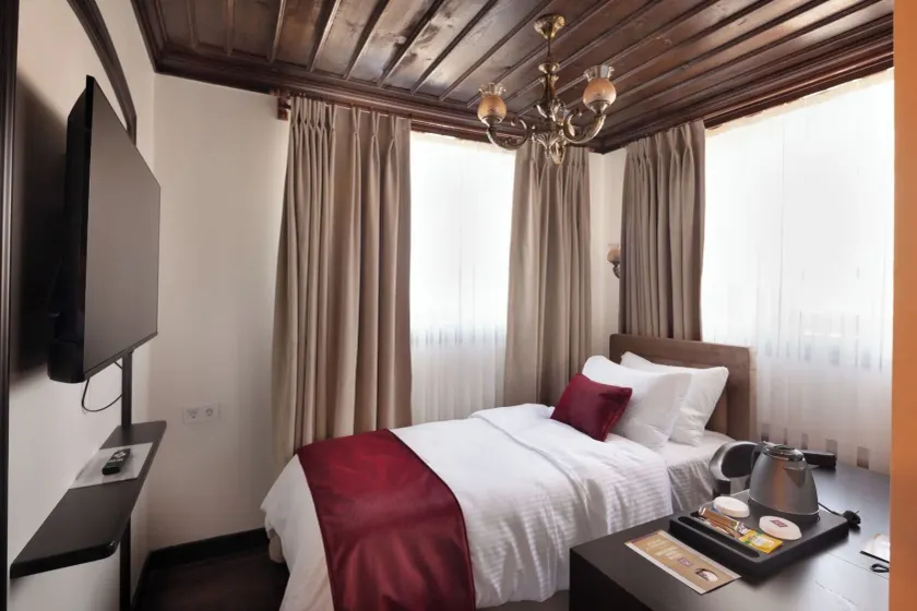 Sırçalı Hotel - Image 1