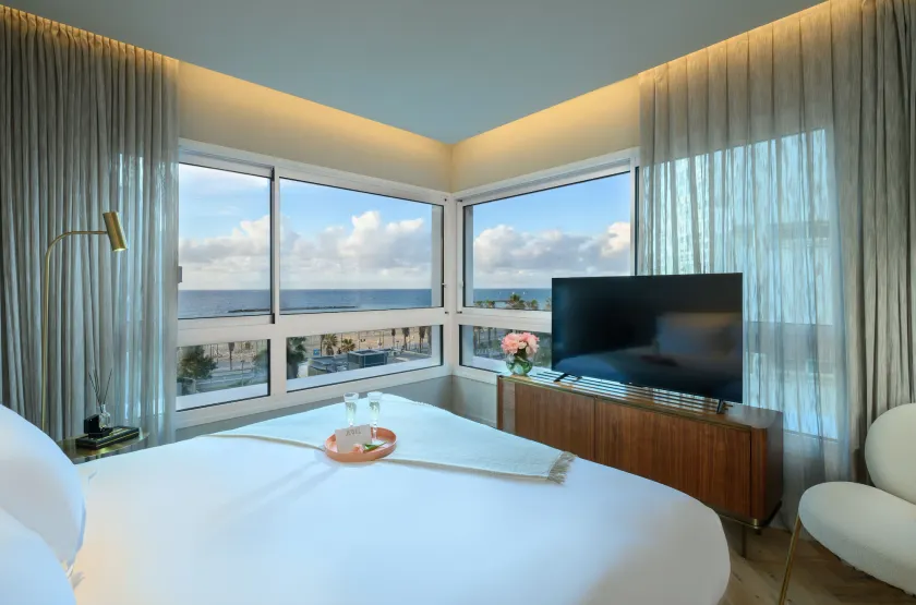 Jewel Beachfront Boutique Hotel - Image 1