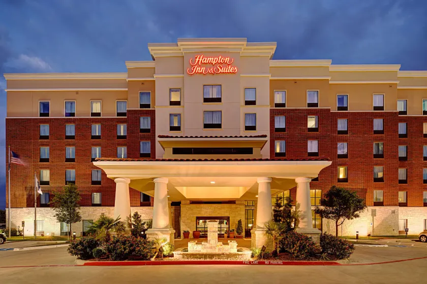 Hampton Inn & Suites Dallas/Lewisville-Vista Ridge Mall, TX - Image 1
