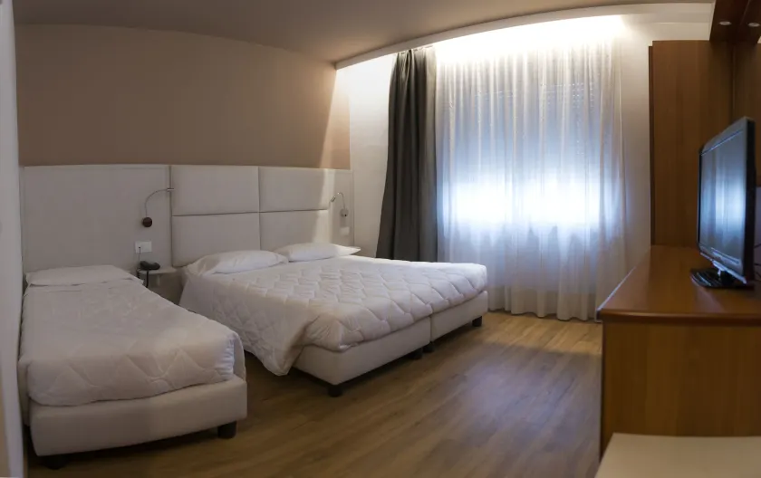 Hotel Everest - Image 1