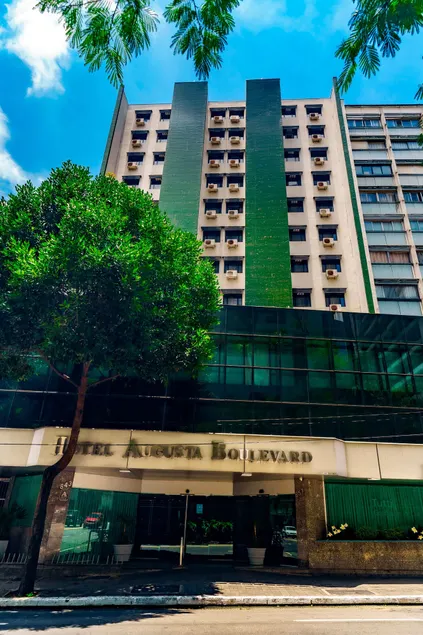 Hotel Augusta Boulevard - Image 1
