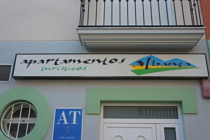 APARTAMENTOS ALBANTA - Image 1