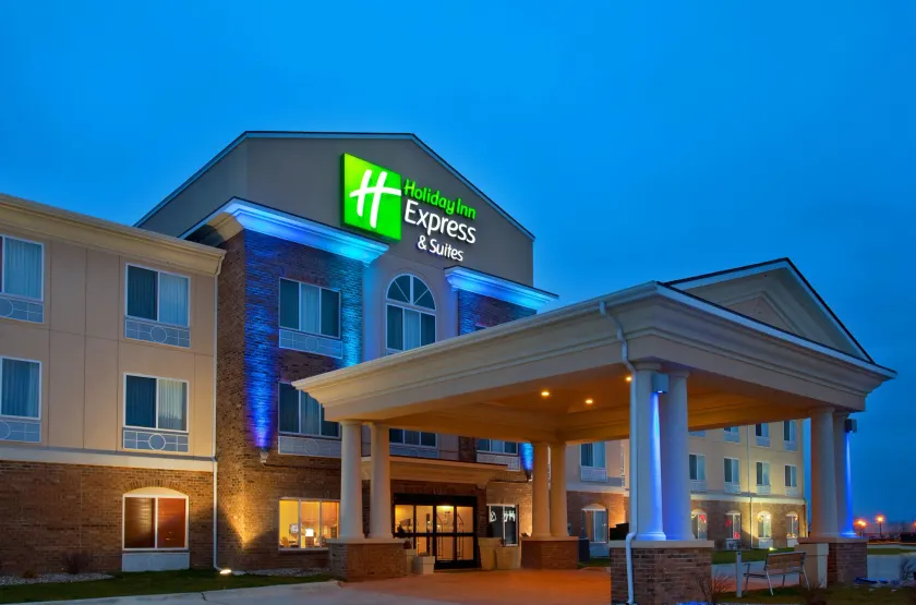 Holiday Inn Express Hotel & Suites Mattoon by IHG - Image 1