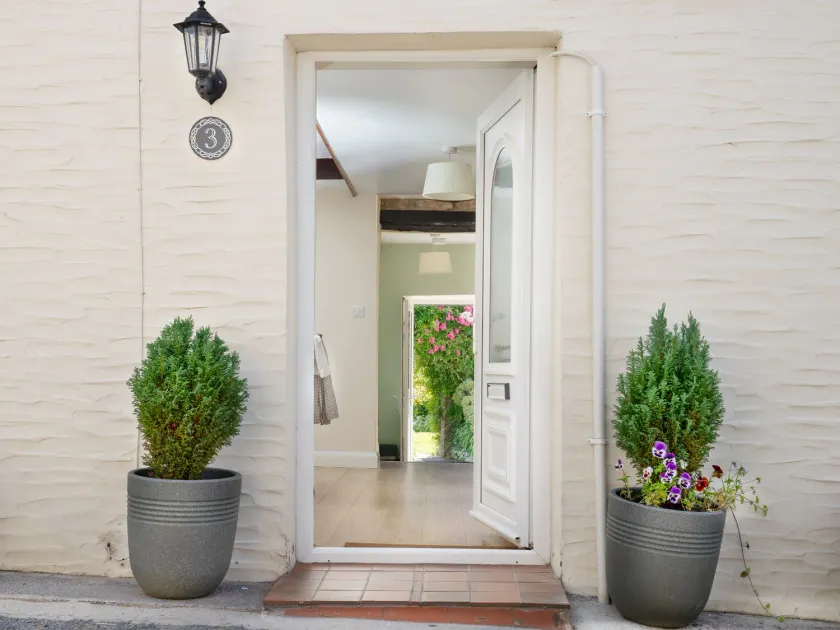 3 Horse Pool Road - Image 1