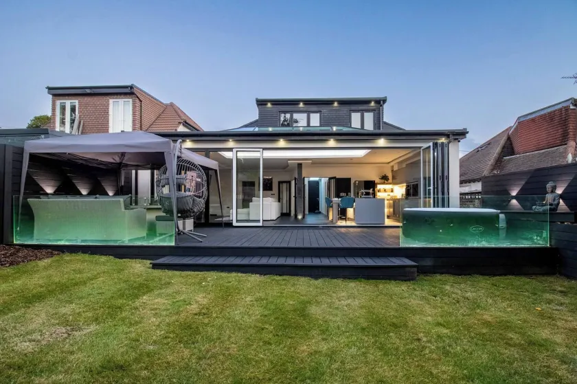 Luxury 4-Bedroom High-End Home, Includes Jacuzzi and Pool Table - Image 1
