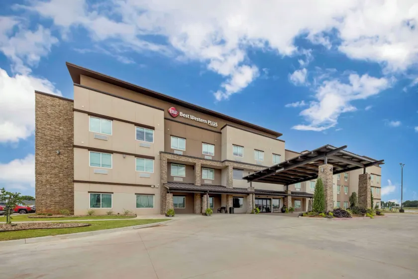 Best Western Plus Chickasha Inn - Image 1