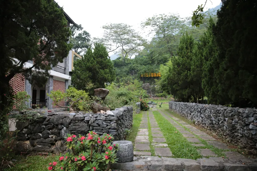 Ha Giang Historic Hotel & Tours - Image 1