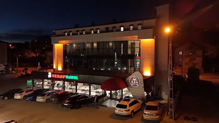 Ren Business Hotel - Image 1