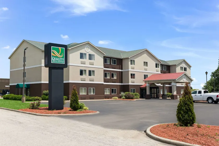 Quality Inn & Suites Ferdinand - Image 1