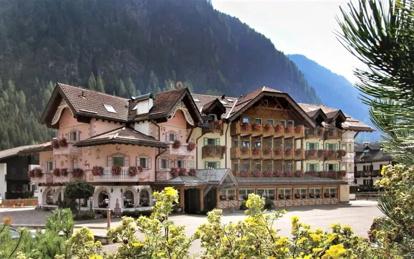  Hotel Gran Chalet Soreghes - Image 1