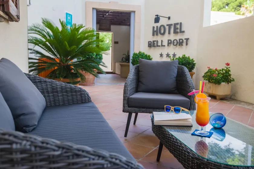 Bell Port Hotel - Image 1