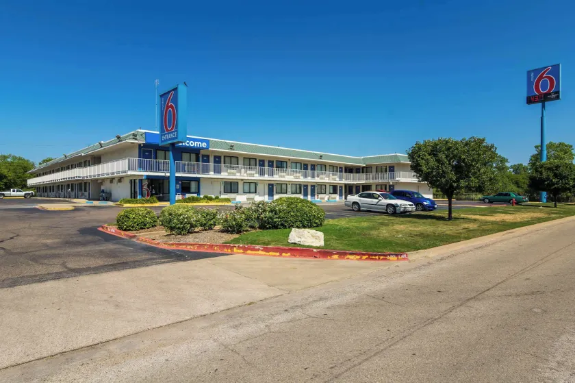 Motel 6-Bellmead, TX - Waco - Image 1
