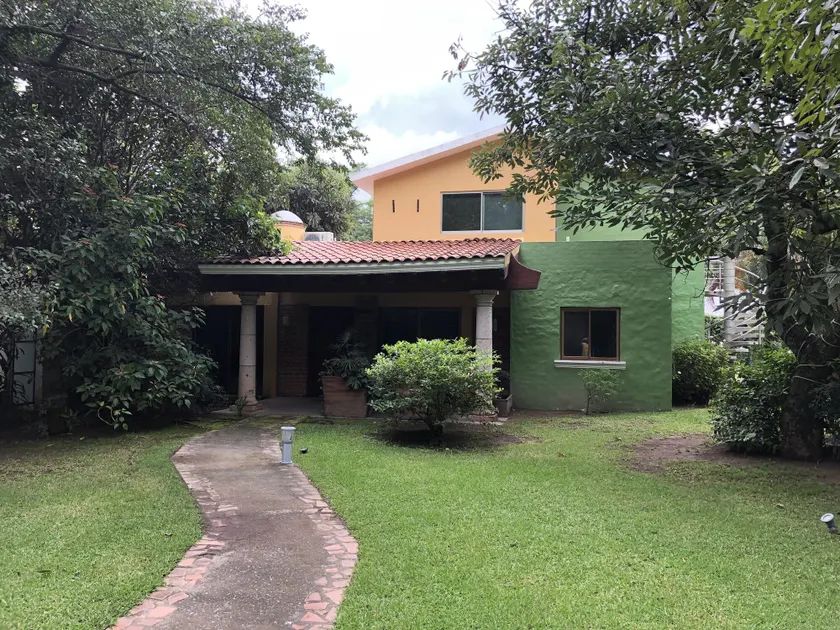 El Jardín De En Medio - Image 1