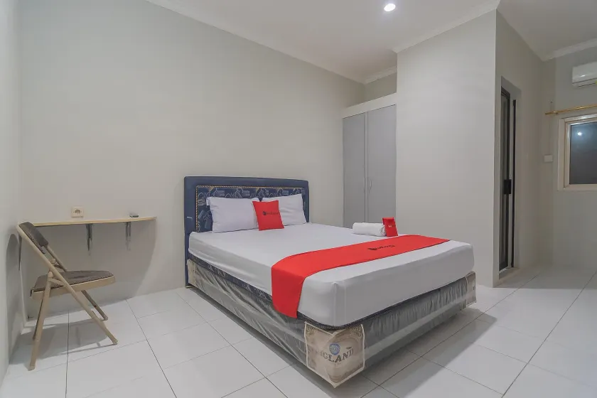 RedDoorz Plus at Bukit Cinta Street Balikpapan - Image 1