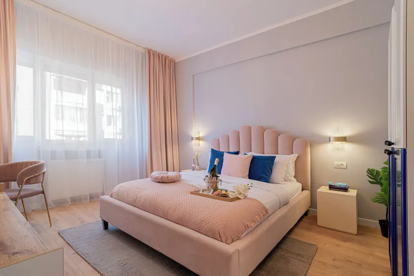 Designer 2-Bedroom Flat with Balcony & Full Amenities Steps from Piata Universitatii - Image 1