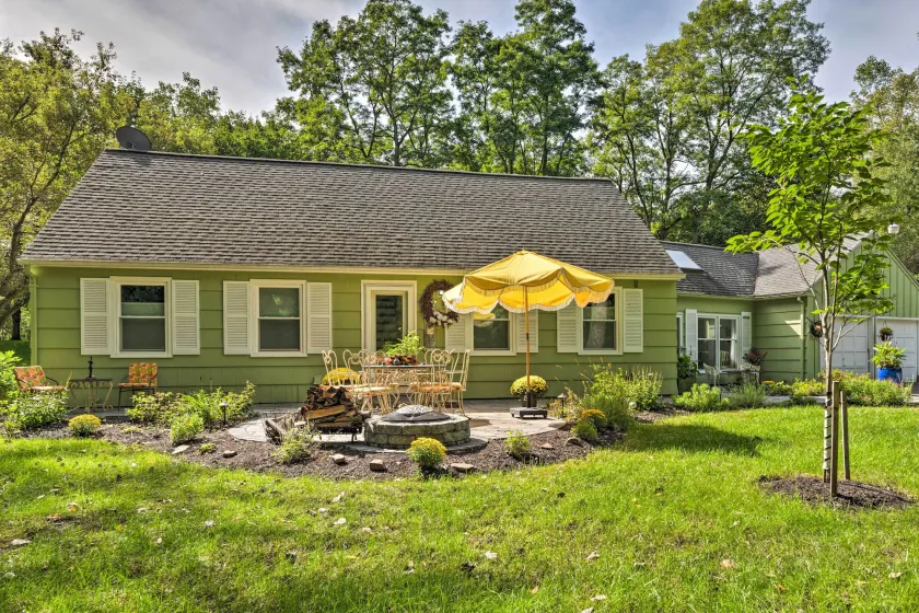 Pittsford ‘Trolley Home’ - Near Erie Canal! - Image 1