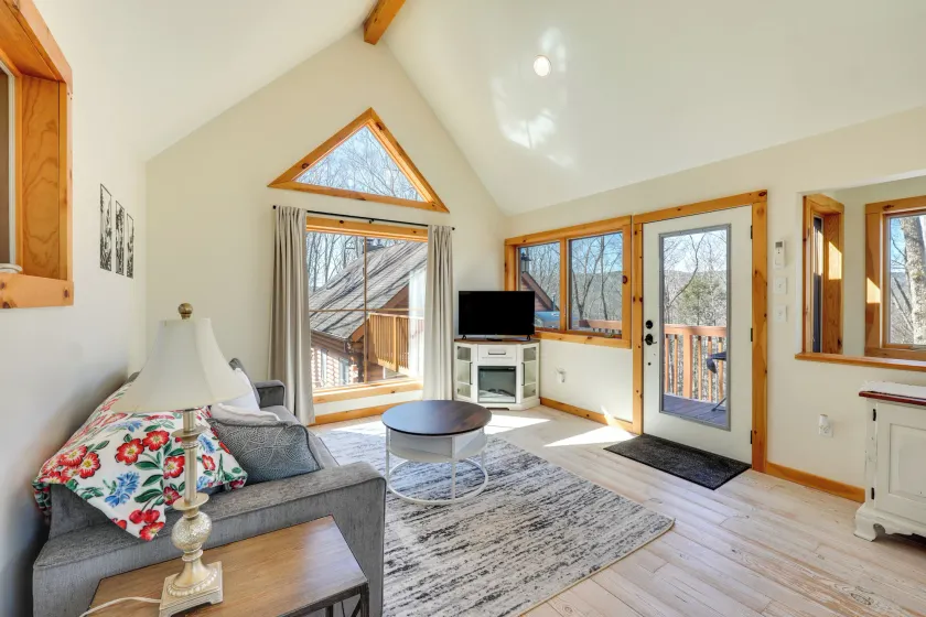 Hike & Fish: Outdoor Retreat Near Trails - Image 1