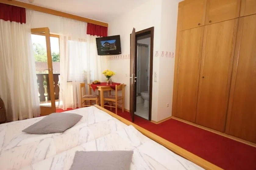 Landhotel Neuhof - Image 1