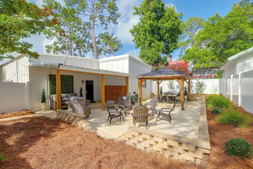 Shop, Dine, Explore Dtwn! Sylvester Studio Retreat - Image 1