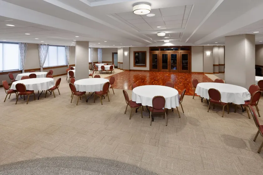 Ramada by Wyndham Milwaukee - Image 1