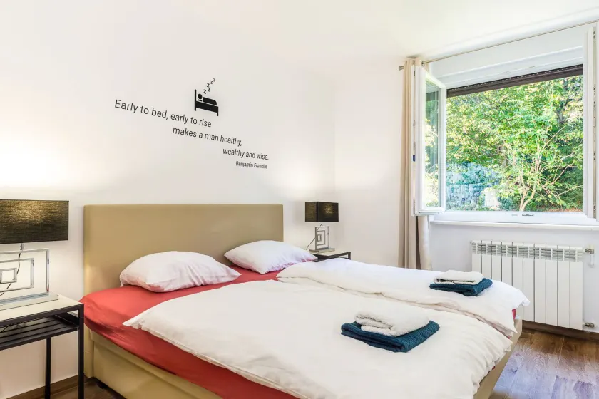 Modern 2bdr Apartment in Old Town- Best Location - Image 1