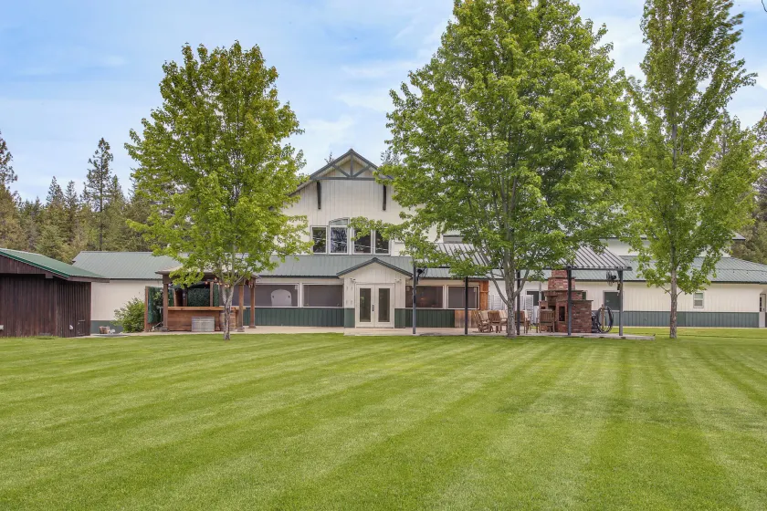 Athol Retreat House Reunion Haven on 140 Acres - Image 1